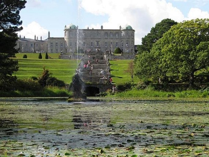 Zahrady světa: Irsko, Powerscourt Gardens, Eastát Chúirt Phaoraigh