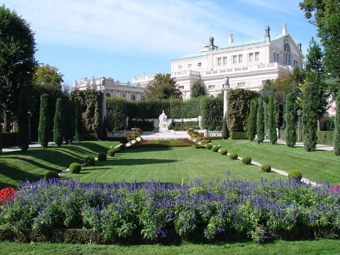 Platan císařovny Sisi ve Volksgarten