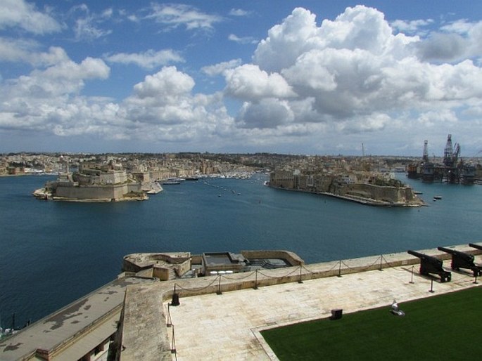 Upper Barrakka Gardens (Il-Barrakka ta' Fuq) - Malta, Valletta