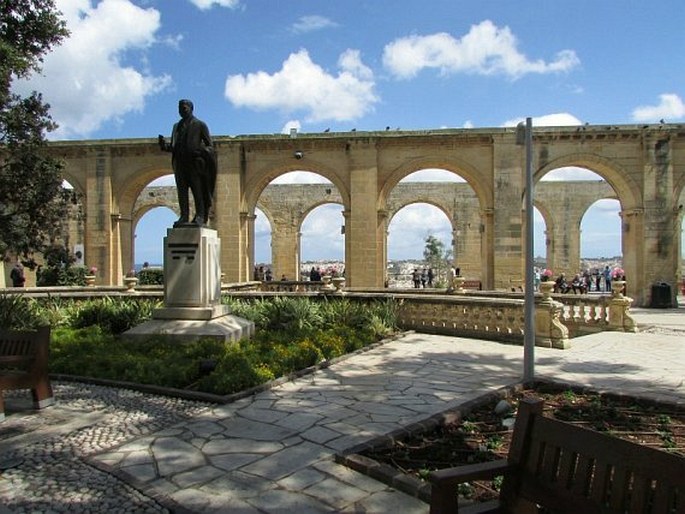 Upper Barrakka Gardens (Il-Barrakka ta' Fuq) - Malta, Valletta